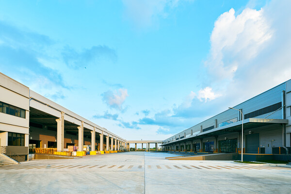 SLP Park Long Hau, located in Long Hau 3 Industrial Park, Long An, near Ho Chi Minh City, features Grade A facilities with excellent connectivity to ports and highways, catering to e-commerce, logistics, and high-tech manufacturing.