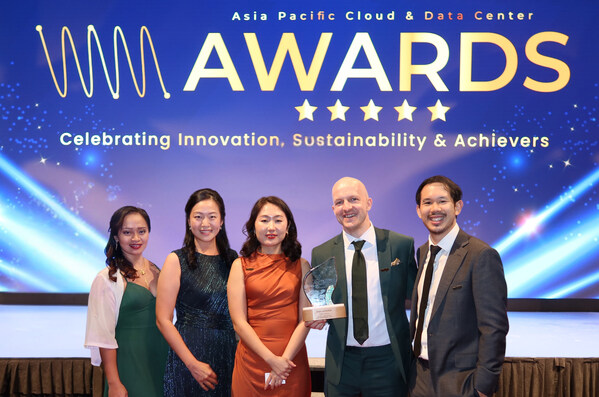 From left to right: Dawn Gulanes, Katie Tu, Nomulun Tungalag, Rhys Morgan, and Jonathan Lupolo-Chan of Kepler Search celebrate their achievement at the W.Media Awards 2024 for Excellence in Talent Acquisition.