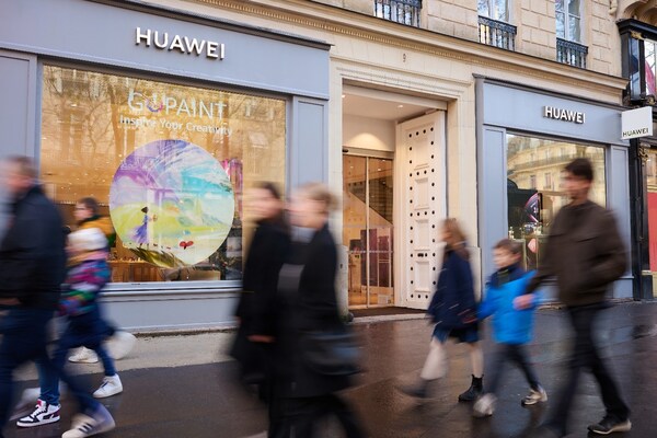 GoPaint Worldwide Creating Activity Lands at the HUAWEI Flagship Store Opera in Paris