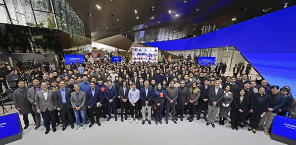 Hyundai Motor Group Executive Chair Euisun Chung Outlines 2025 Vision Driven by Commitment to Innovation, Overcoming Challenges, and Creating Opportunities in New Year's Message